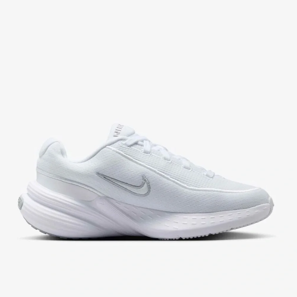NEW Nike Unisex Uplift SC Size 4Y